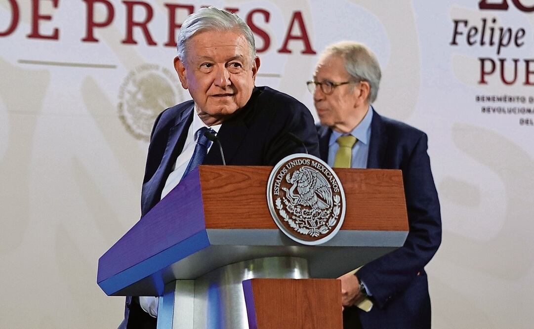 El presidente Andrés Manuel López Obrador aseguró durante su conferencia mañanera que sigue la relación con los gobiernos de Estados Unidos y Canadá, pero dejó en claro que mientras sea Presidente no permitirá violaciones a la soberanía nacional. Foto: Berenice Fregoso | El Universal