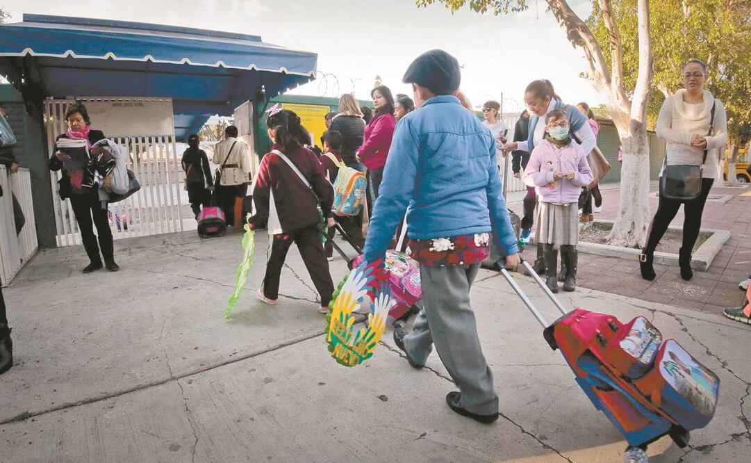 Padres de familia mexiquenses piden esperar tres semanas después del cambio del semáforo a verde para regresar a las escuelas. Foto: Archivo/ El Universal. 