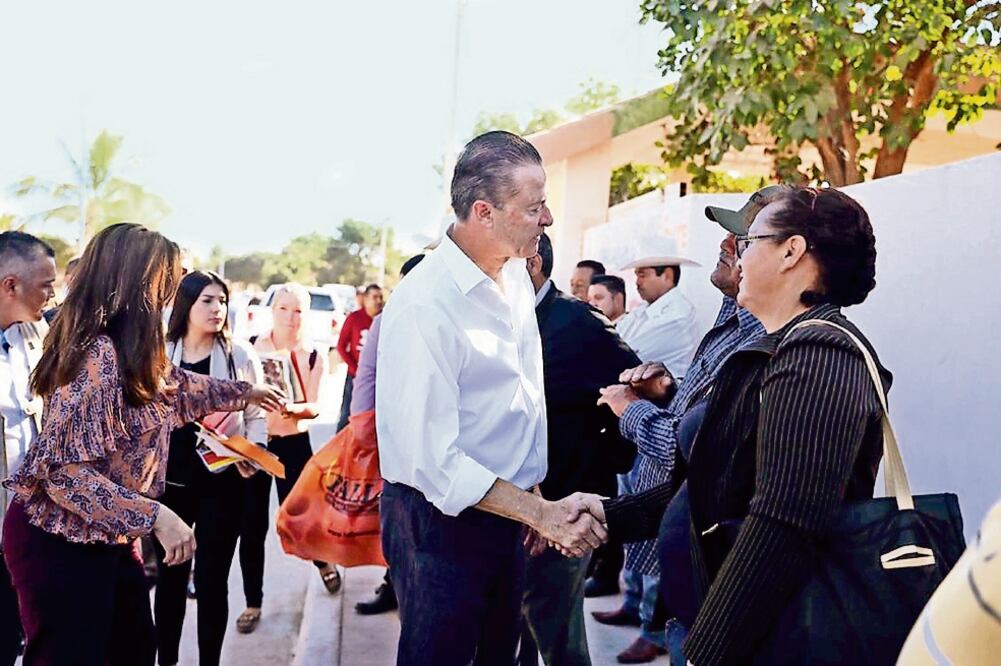 El mandatario priísta dijo que en Sinaloa, donde la composición en las 18 alcaldías es plural, ningún munícipe puede hablar de preferencias en cuanto a apoyos, ya que a todos se les respalda con obras (GOBIERNO DE SINALOA)