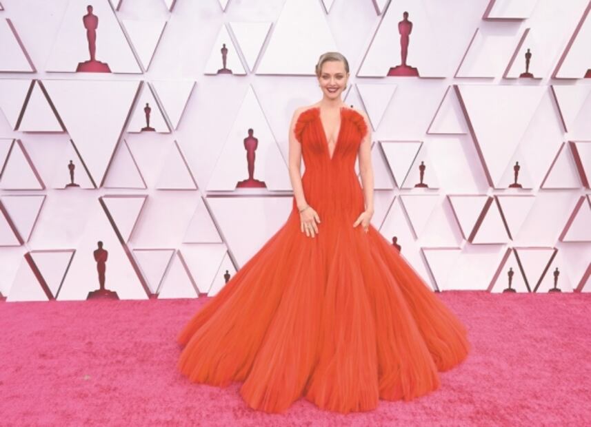 Distancia y elegancia en la alfombra roja de los premios Oscar 2021