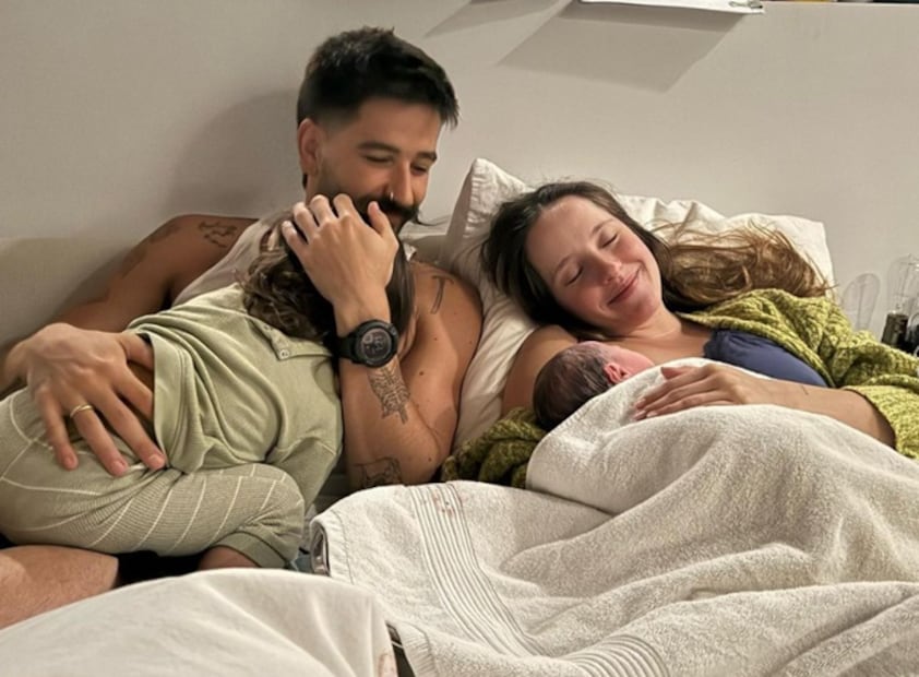 Con esta tierna imagen, la pareja anuncio la llegada de Amaranto. Foto: Instagram