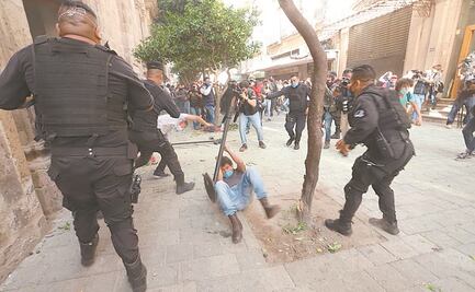 Suspenden a 14 policías de Jalisco por abusos en protestas por caso de Giovanni López