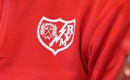 Aficionados del Rayo Vallecano terminan hospitalizados tras emboscada de hinchas polacos