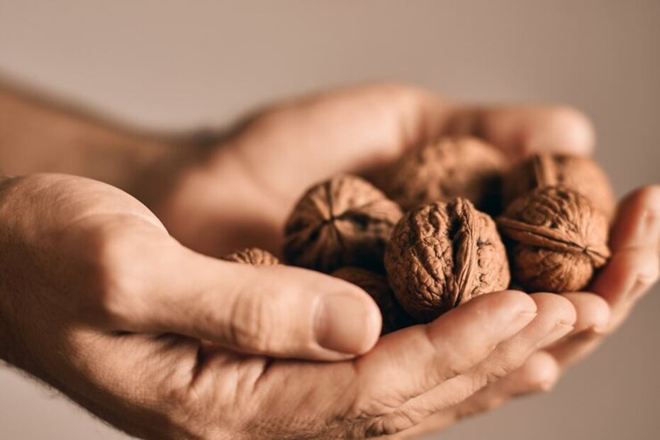 Las nueces pueden mantenerte sano a medida que tus necesidades nutricionales cambian con la edad. Fuente: Freepik.