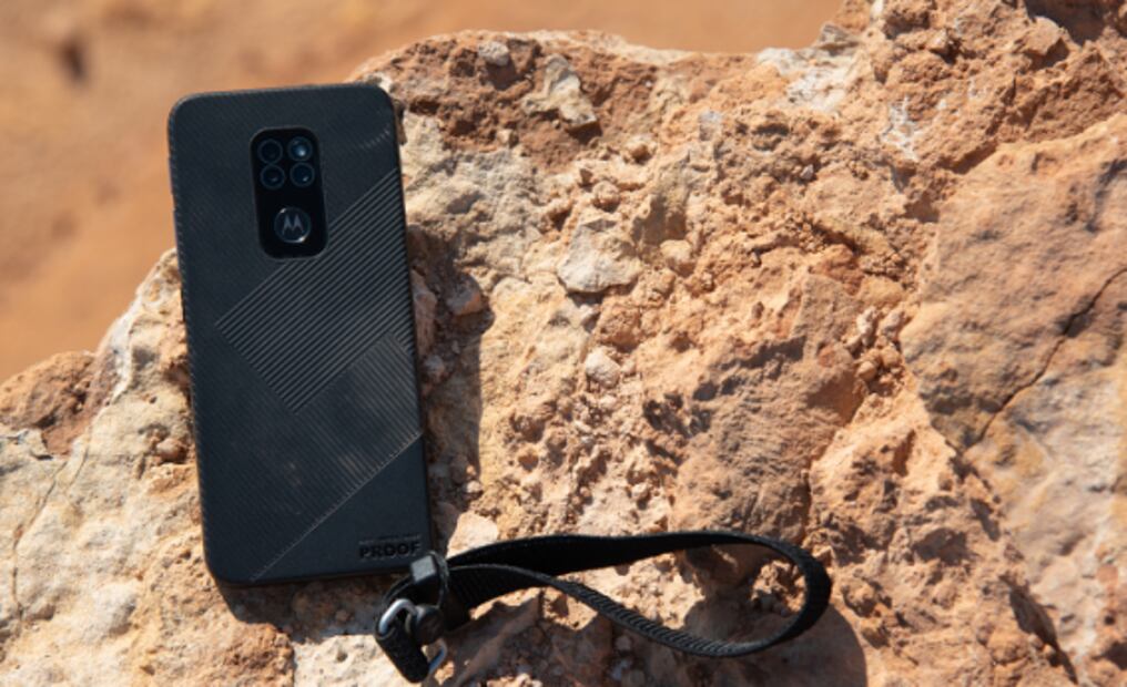 Smartphone a prueba de polvo, agua y caídas, por 8 mil pesos