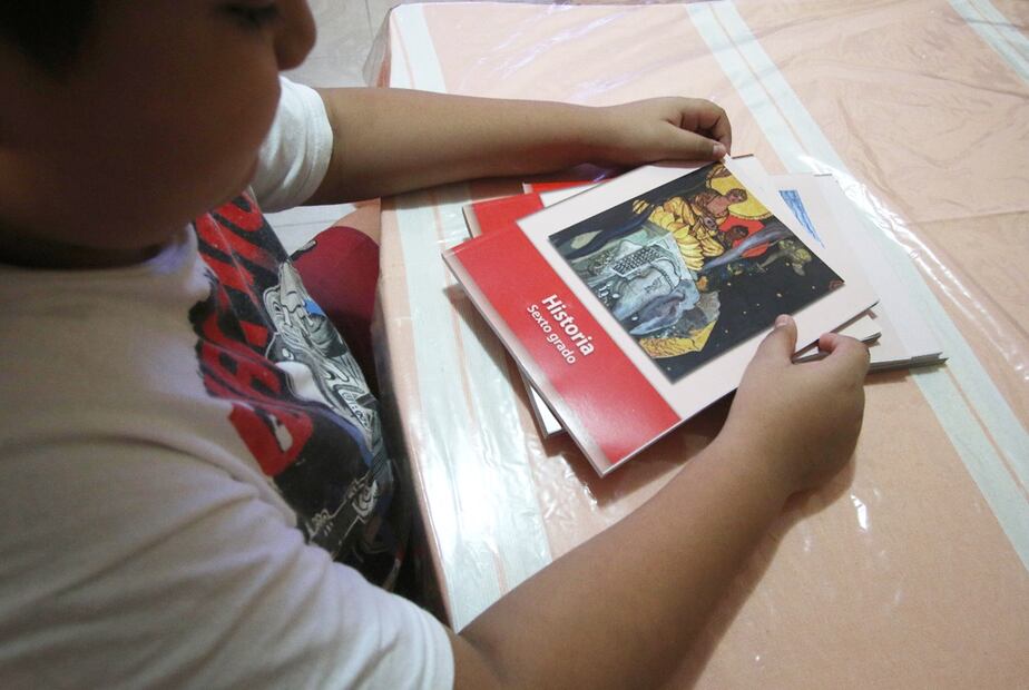 Jueza solicita a la Secretaría de Educación Pública que detenga la elaboración de libros de texto.
Foto: EL UNIVERSAL / Carlos Mejía