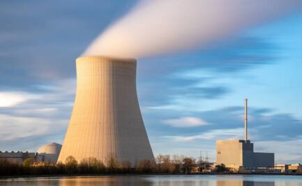 Gobierno de EU firma acuerdo de 80 mil mdd para generar energía nuclear para inteligencia artificial