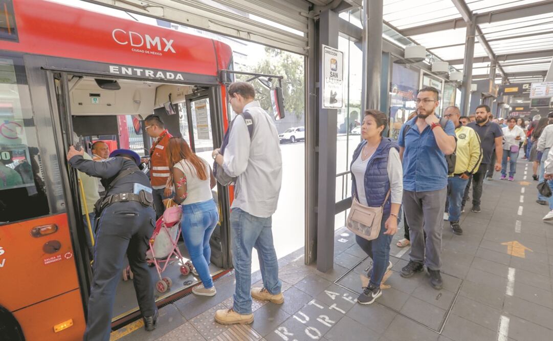 La apertura de datos en tiempo real y de información de la operación del Metrobús también podrá ser utilizada por investigadores o empresas que estén interesados en realizar análisis y estudios de ese transporte (ARCHIVO. EL UNIVERSAL)