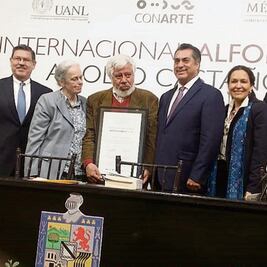 Adolfo Castañón recibe el Premio Alfonso Reyes
