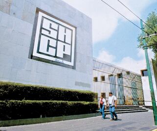 Bancos deberán reportar riesgo operacional por fusión, establece Hacienda