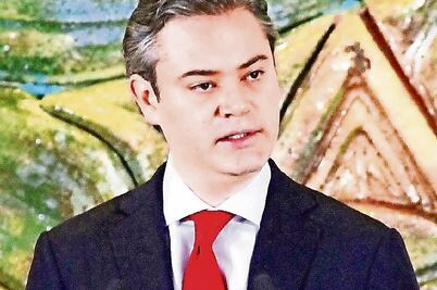 Aurelio Nuño reaparece; Basave pide su renuncia