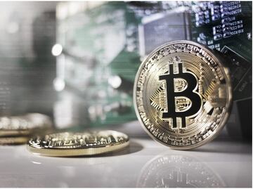 Bitcoin toca los 66 mil dólares por unidad; marca nuevo precio histórico