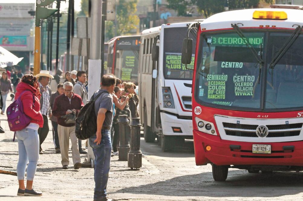 Desde hace un mes las autoridades cambiaron la estrategia; ahora hay presencia de policías encubiertos a bordo de los camiones de pasajeros. Foto: JORGE ALVARADO. EL UNIVERSAL