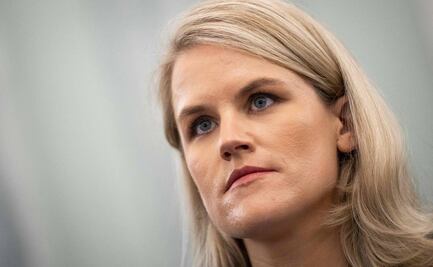 Denunciante de Facebook pide a legisladores de EU que regulen al gigante de las redes sociales