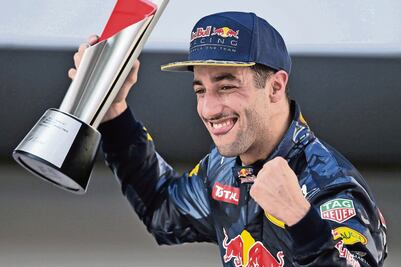 Ricciardo aprovecha retiro de Hamilton