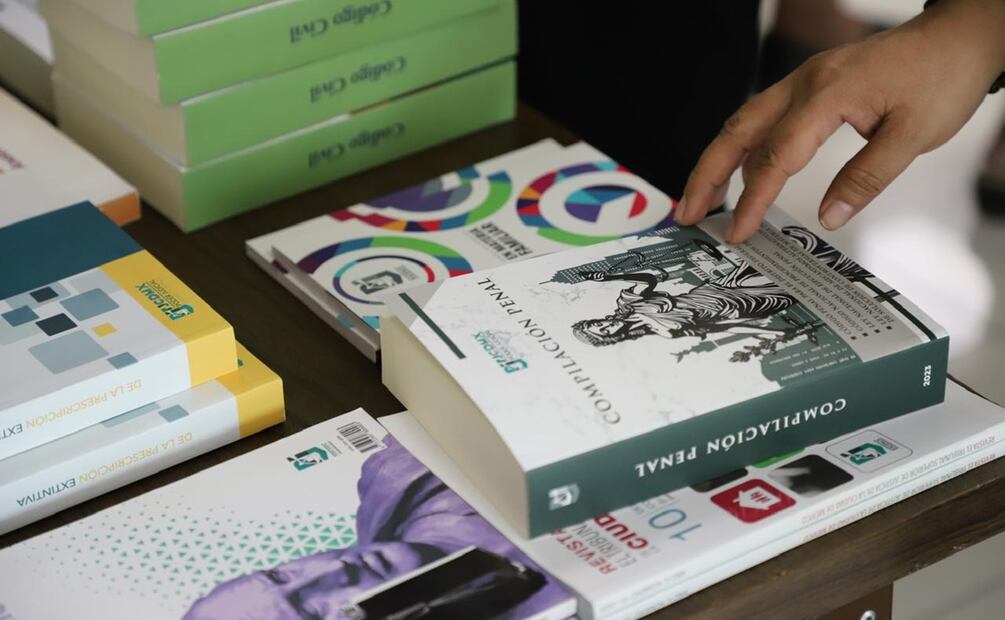 Las librerías itinerantes del Poder Judicial de la CDMX cuentan con más de 100 títulos jurídicos a bajos costos. Foto: Especial