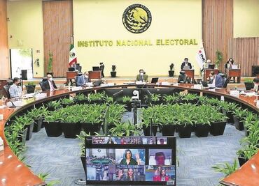 Espectaculares para revocación, pagados por ciudadanos fantasma, halla INE