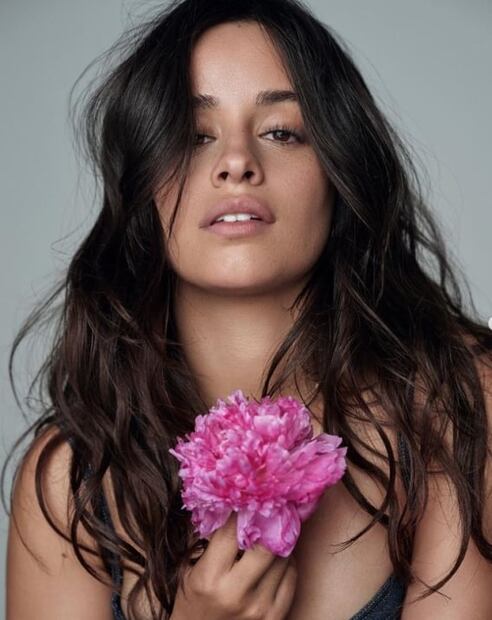 Camila Cabello y su mensaje de aceptación en nueva campaña de Victoria's Secret 