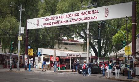 Por irregularidades, cancelan 776 becas de medicina del IPN
