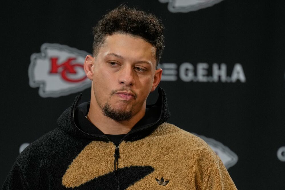 Patrick Mahomes salió lesionado del juego contra Chargers / Foto: AP
