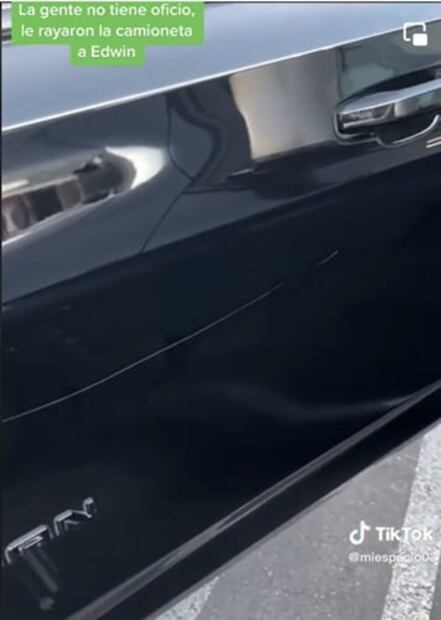 Edwin Luna tuvo un amargo fin de año; dañan su camioneta afuera de un supermercado