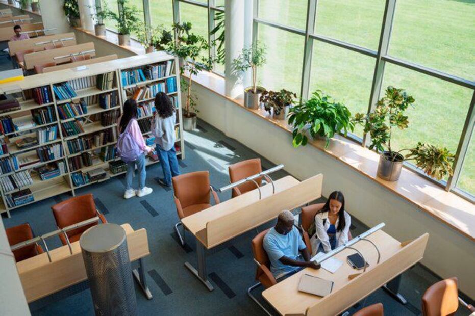 Algunas universidades del mundo se destacan por la duración de sus programas de estudio. Fuente: Freepik.
