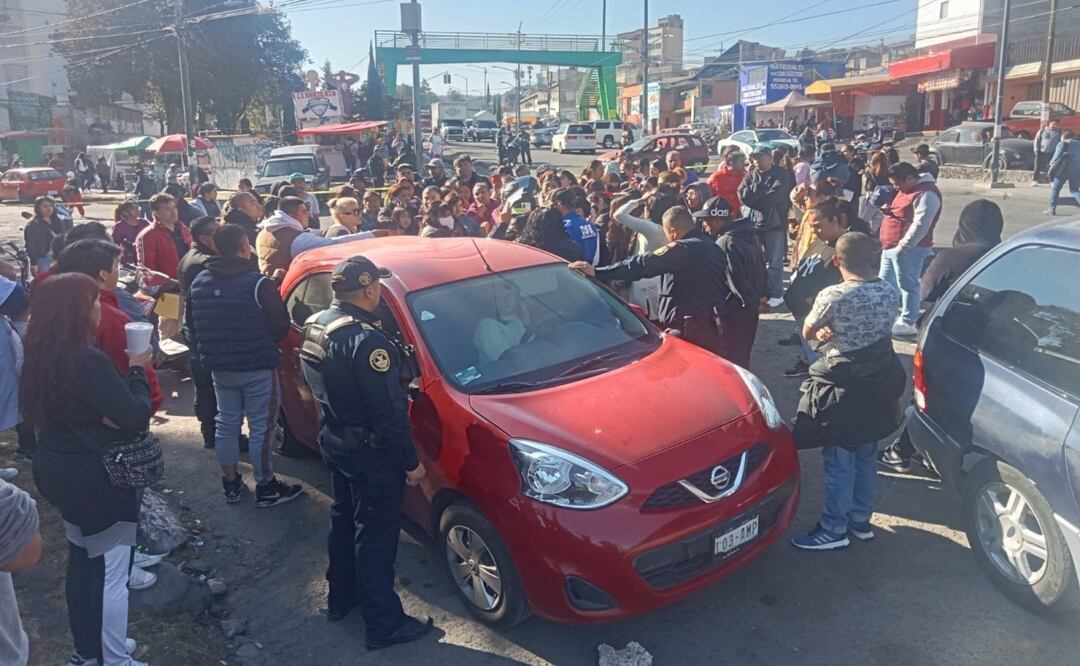 Bloqueo en Picacho Ajusco; padres exigen destitución de directora de kínder. Foto: Especial