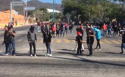 Segob exige investigar ataques contra padres de los 43 y normalistas en Chiapas