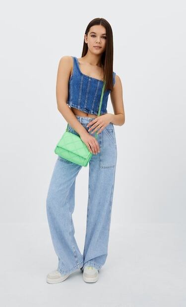 Top de mezclilla: cómo llevar esta tendencia irresistible en verano