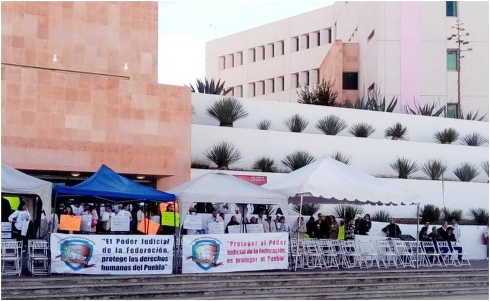 Trabajadores del Poder Judicial se manifiestan en Zacatecas. Foto: Especial