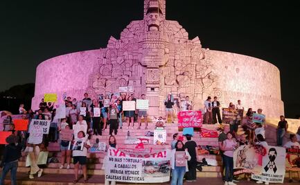 Animalistas protestan contra calesas jaladas por caballos en Mérida