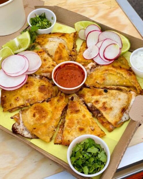 Conoce la Pizzabirria, la invención de la CDMX que vas a amar