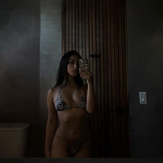 Los looks transparentes que María Chacón lució en Costa Rica