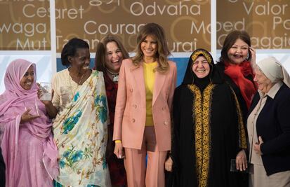 Melania Trump rinde homenaje a diez mujeres "valientes" de todo el mundo