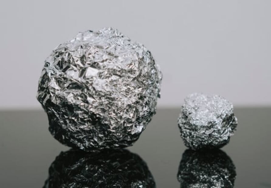 Lava tu ropa incluyendo bolas de papel aluminio 