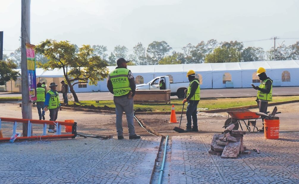 En los embarcaderos se pueden ver trabajadores de la Sedema realizando diferentes
tareas para mejorar la infraestructura de estos sitios. Fotos: de Osmar Alvarado