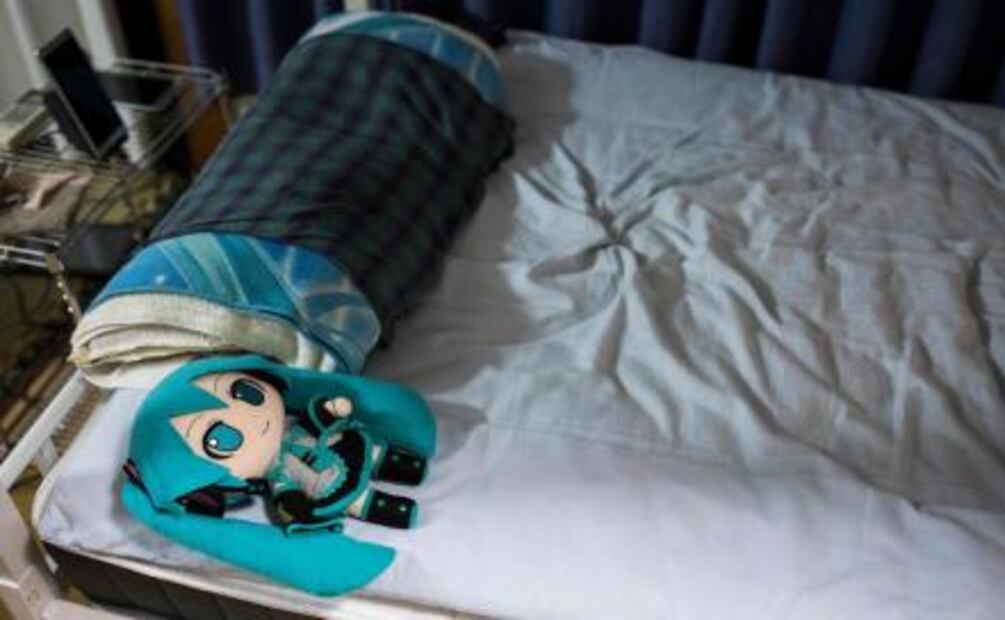 Hombre en Japón se casa con famoso holograma de Hatsune Miku