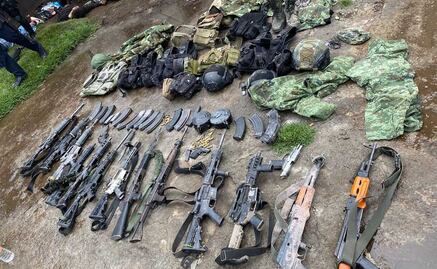 Diez armas R-15 y 13 cuernos de chivo; lo asegurado tras enfrentamiento en Texcatitlán