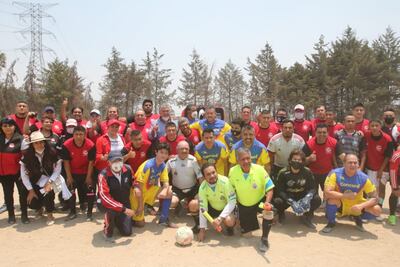 Candidatos de RSP en Álvaro Obregón juegan “cascarita” con ex jugadores del América