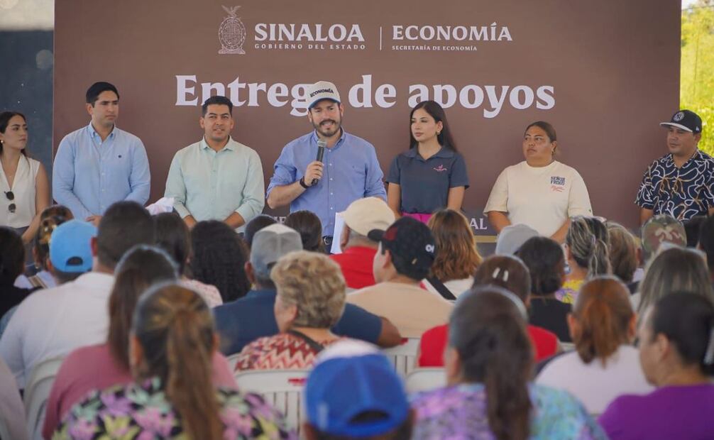 Comerciantes afectados por violencia reciben nuevo apoyo económico en Altata Sinaloa (29/09/2025). Foto: Especial