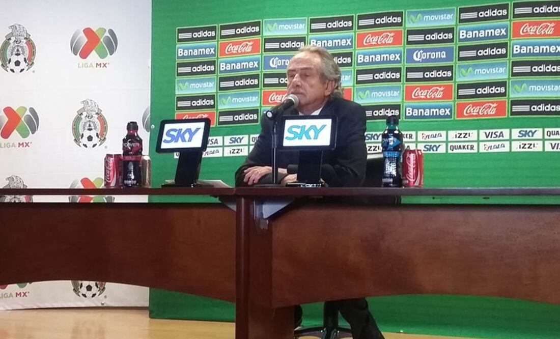 Decio de María en conferencia de prensa. Agustín Salinas