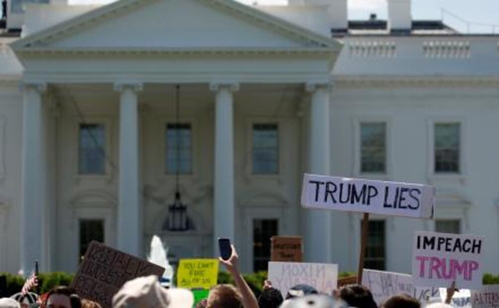 Protestan frente a la Casa Blanca por despido de Comey