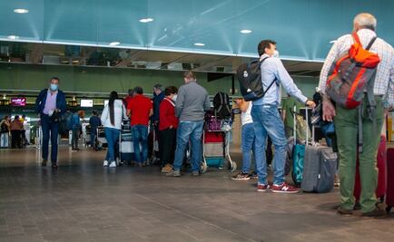 Reino Unido alista veto de vuelos provenientes de Sudáfrica por nueva variante de Covid-19