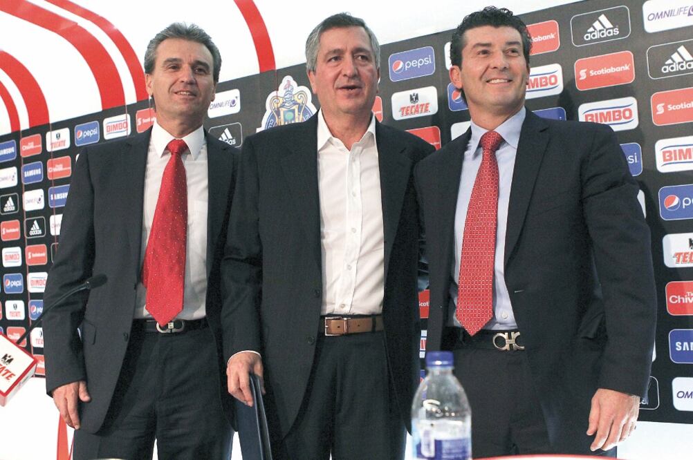 Pronto olvidó Jorge Vergara la gran presentación que hizo de los hermanos Néstor y José Manuel de la Torre para sacar al chiverío adelante (ARCHIVO EL UNIVERSAL)