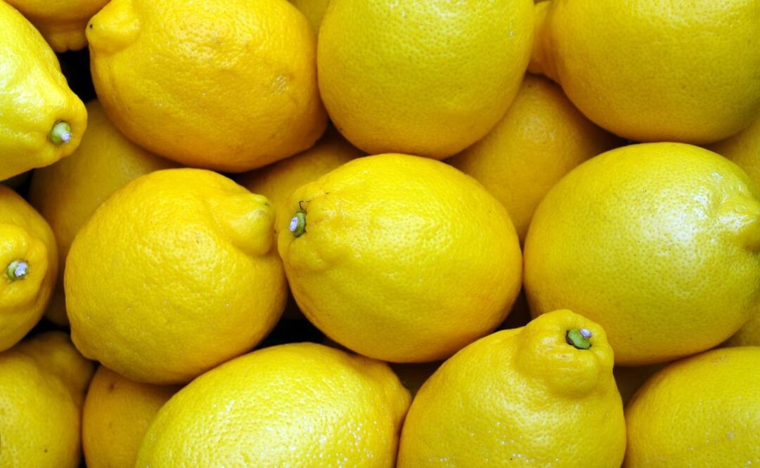 La cáscara la puedes aprovechar tanto en bebidas caliente como frías, pero no olvides desinfectarla antes de preparar cualquier infusión. Foto: Pixabay 