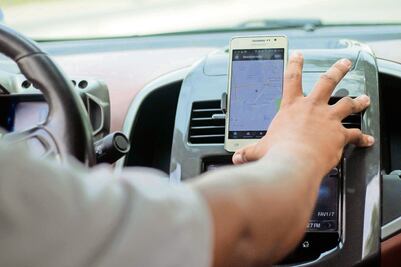 Detienen a operador de un taxi de aplicación por robo a adulta mayor; tenía antecedentes penales desde 2006