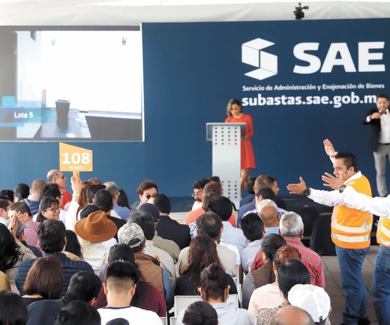 El SAE ha realizado subastas de bienes muebles e inmuebles que le incautaron al crimen organizado; por ello, la falta de seguridad en el IABA pone en riesgo a esos objetos. Foto/ARCHIVO EL UNIVERSAL