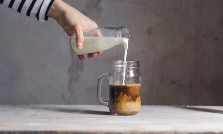 ¿Me hace daño? Esto pasa si tomas café con leche todos los días