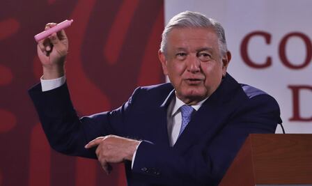 AMLO firma decreto para prohibir circulación y comercialización de vapeadores y cigarros electrónicos