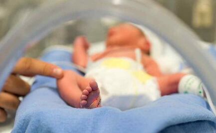 Mujer en Sudáfrica esperaba dar a luz a 8 bebés... al final nacen 10